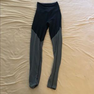 FINAL CHANCE Beyond Yoga Leggings SMALL
